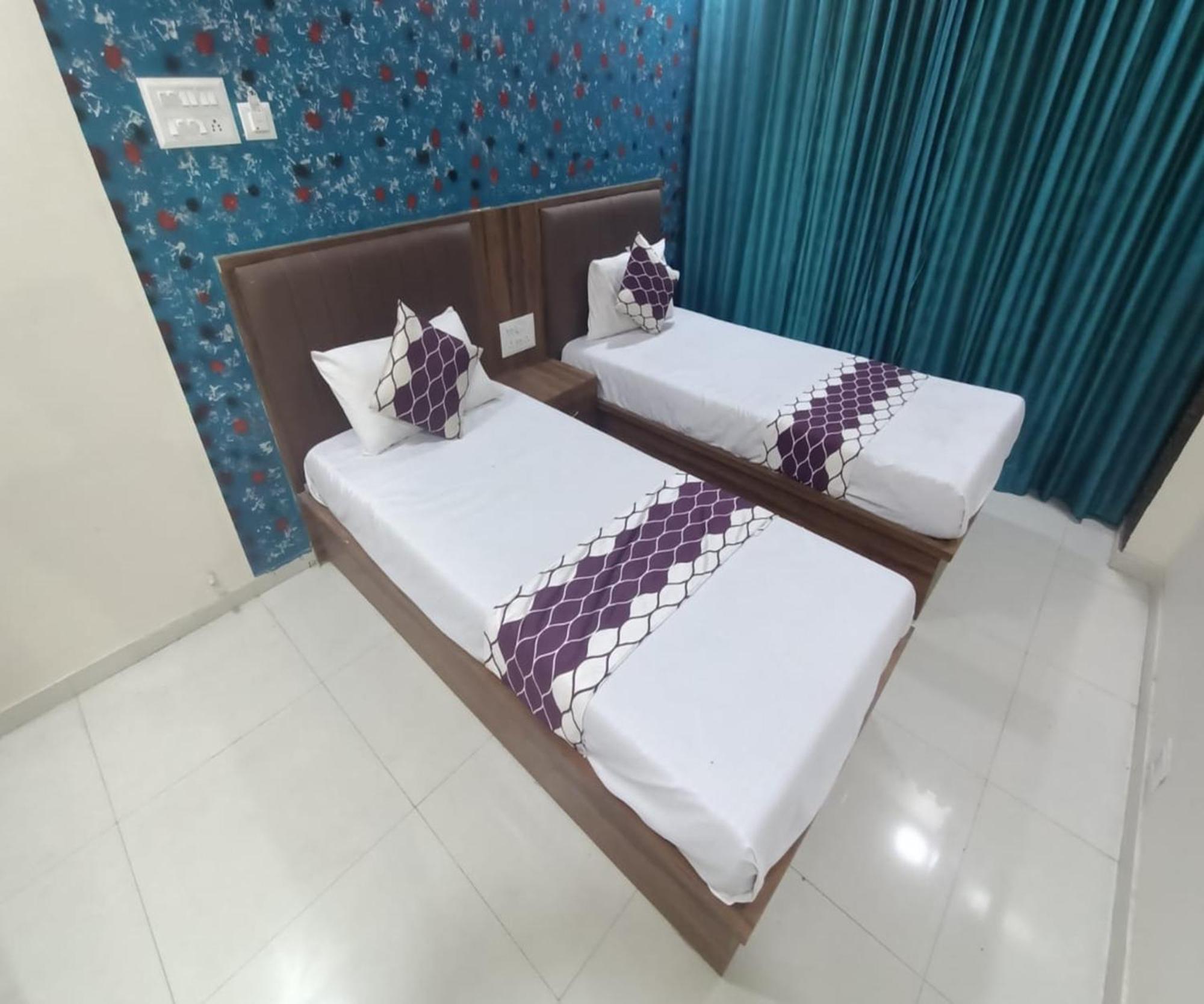 Hotel Om Sai Navi Mumbai Exteriör bild