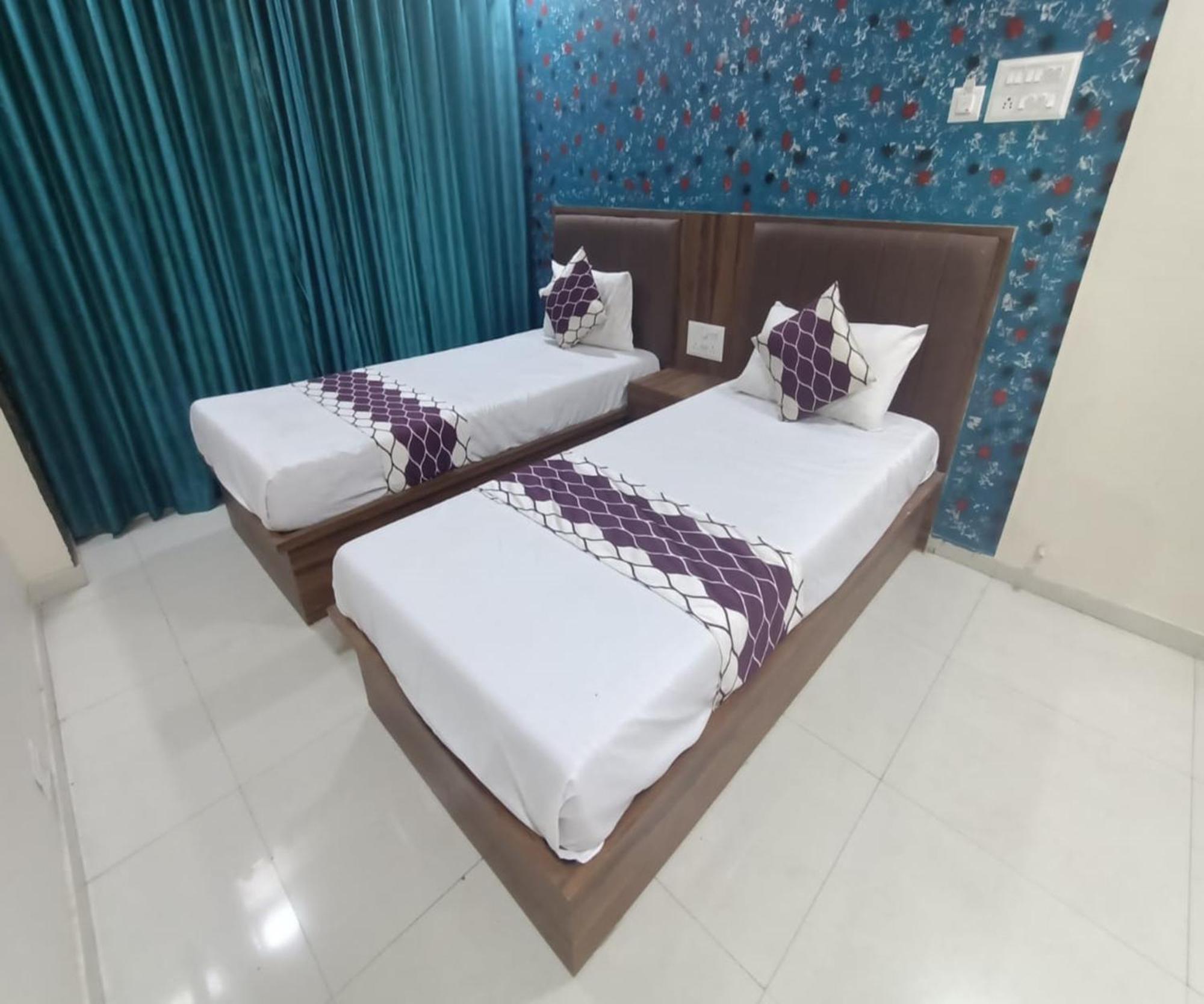 Hotel Om Sai Navi Mumbai Exteriör bild